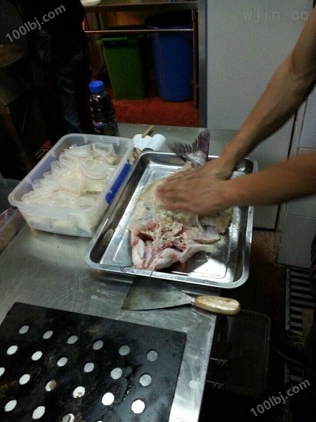 供应*的烤鱼烧烤设备湖北省厂家   烤鱼箱价格